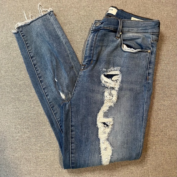 PAC SUN HighRise Distressed light wash Ankle Jegging Jeans Pants Size 28 - Picture 2 of 9